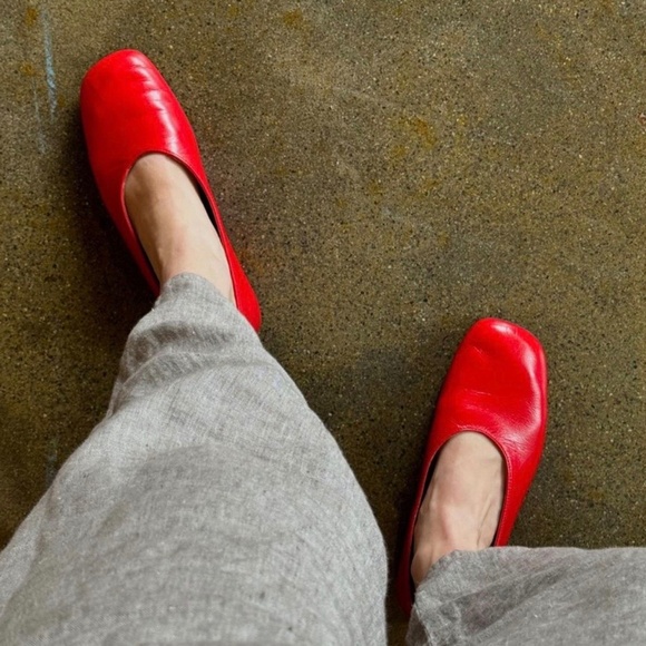 ISO/I want to buy: ALOHAS Edie Leather Ballet Flat in Red - Picture 2 of 4